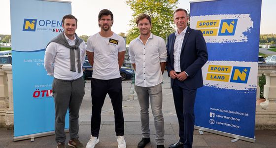 Am Foto von rechts nach links: Landesrat Jochen Danninger, Lucas Miedler, Jürgen Melzer, Turnierdirektor Florian Leitgeb, Foto: NÖ Open powered by EVN/Wache